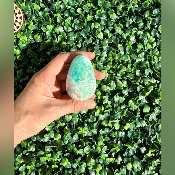 Blue Caribbean Calcite Egg - Picture 3 of 7